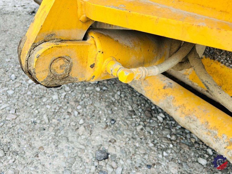 2003-volvo-g710b-image-58