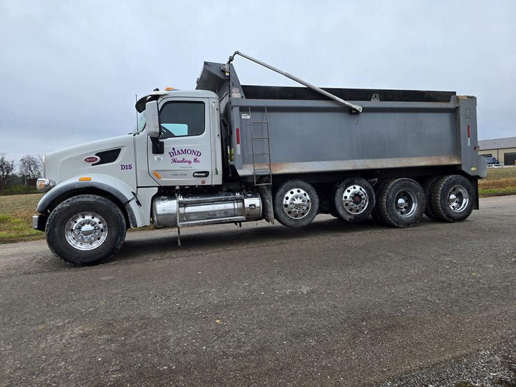 2020-peterbilt-567-image-10