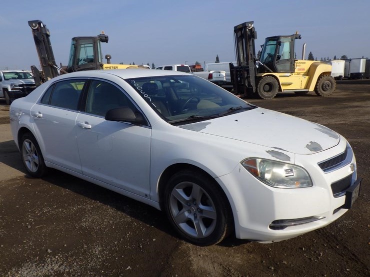 2009-chevrolet-malibu-sedan-image-2