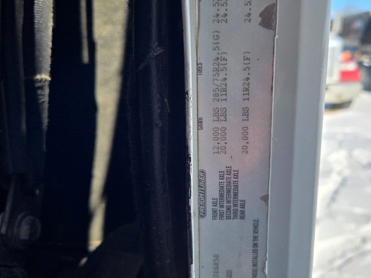 1995-freightliner-fld120-image-67