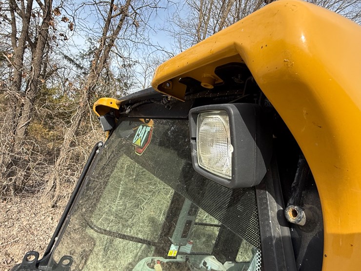 2023-caterpillar-953-image-15