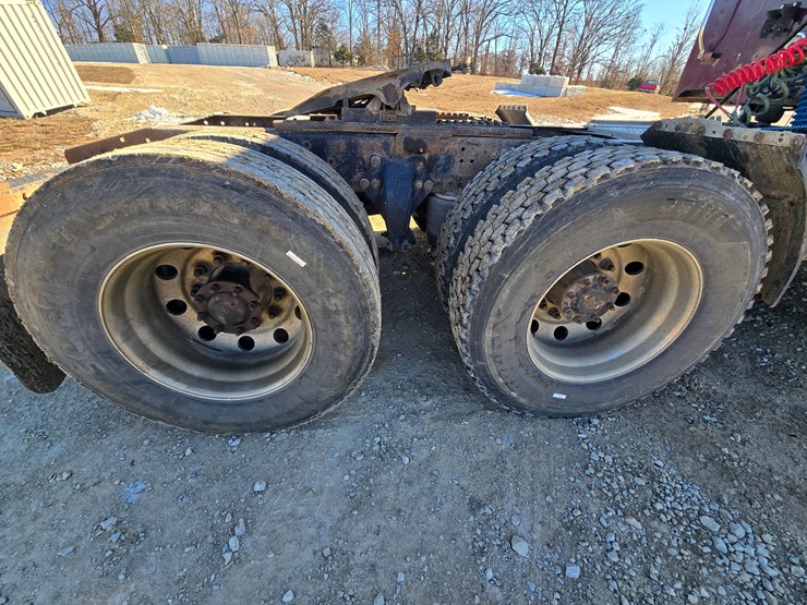 2002-freightliner-columbia-120-image-82