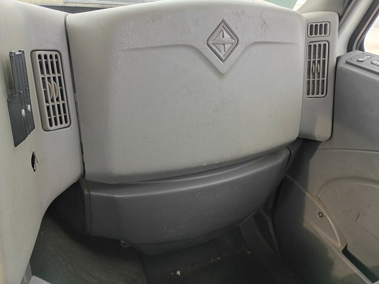 2011-international-transtar-8600-image-43