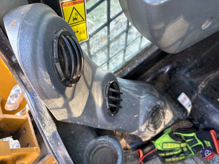 2020-caterpillar-289d3-image-54