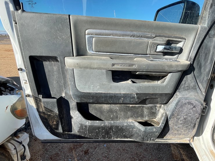 2016-dodge-1500-image-14