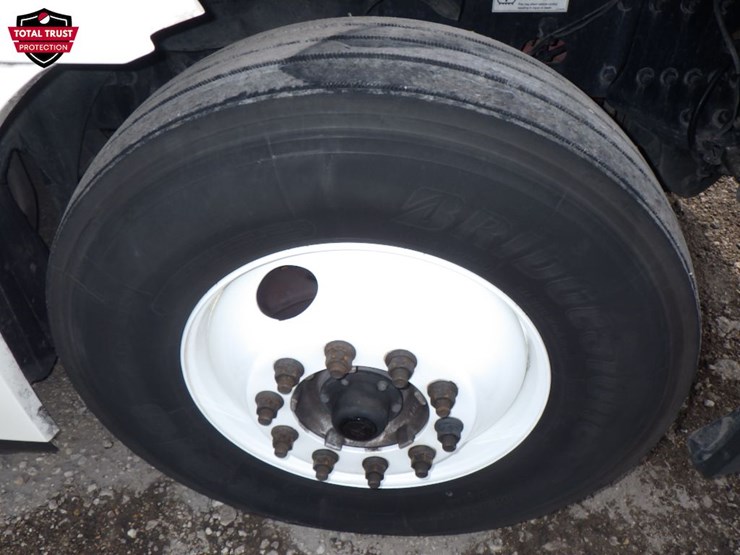 2020-freightliner-cascadia-126-image-26