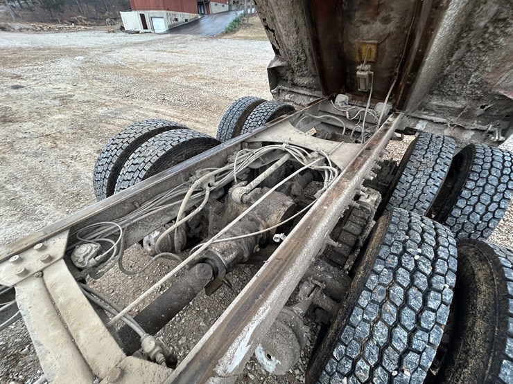 2001-mack-rd688s-image-55