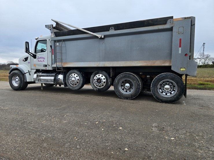 2020-peterbilt-567-image-17