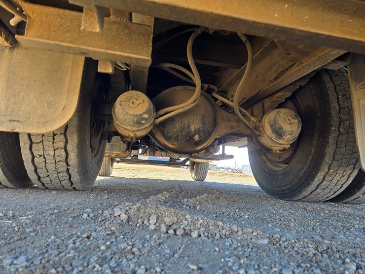 1996-freightliner-fl70-image-80