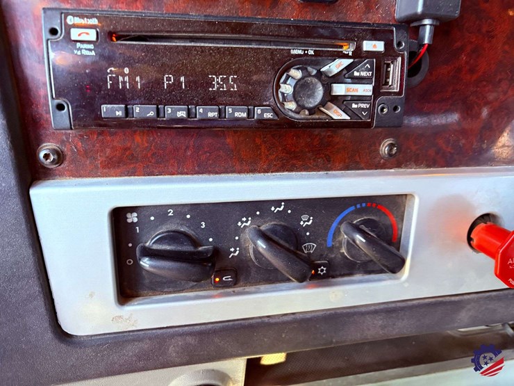 2018-freightliner-sd122-tri-axle-dump-truck-image-65