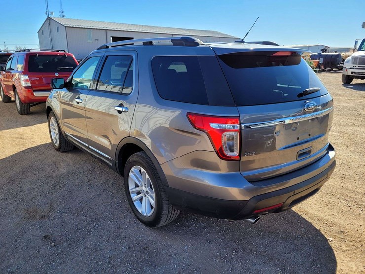 2012-ford-explorer-xlt-image-6