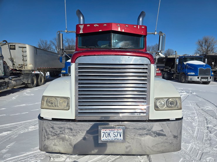 1995-freightliner-fld120-image-39