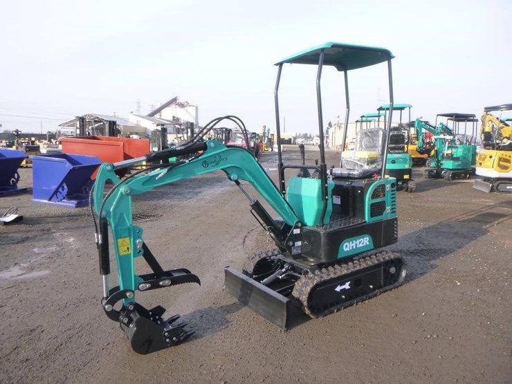 agt-qh12r-hydraulic-excavator-image-1