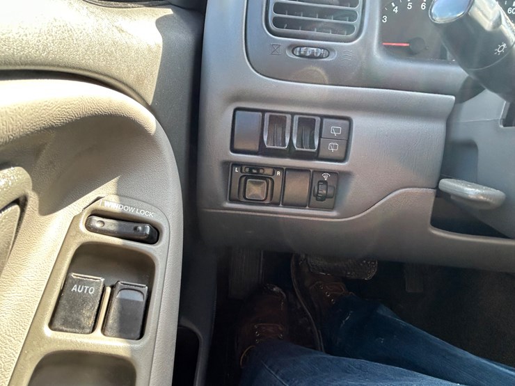 2003-chevrolet-tracker-image-56