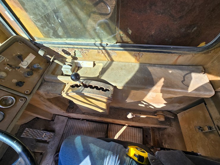 caterpillar-d25c-image-55