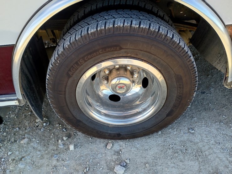 2009-ford-e450-image-117