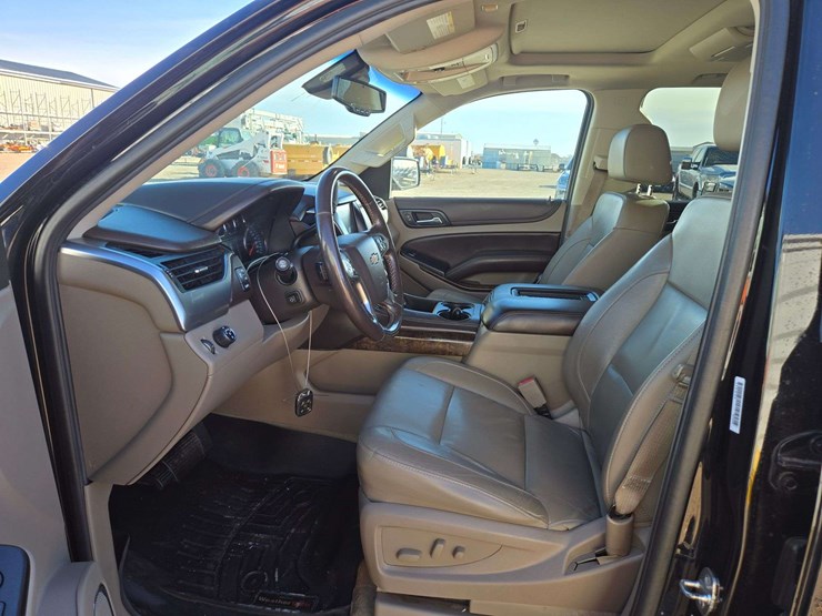 2016-chevrolet-tahoe-lt-image-13