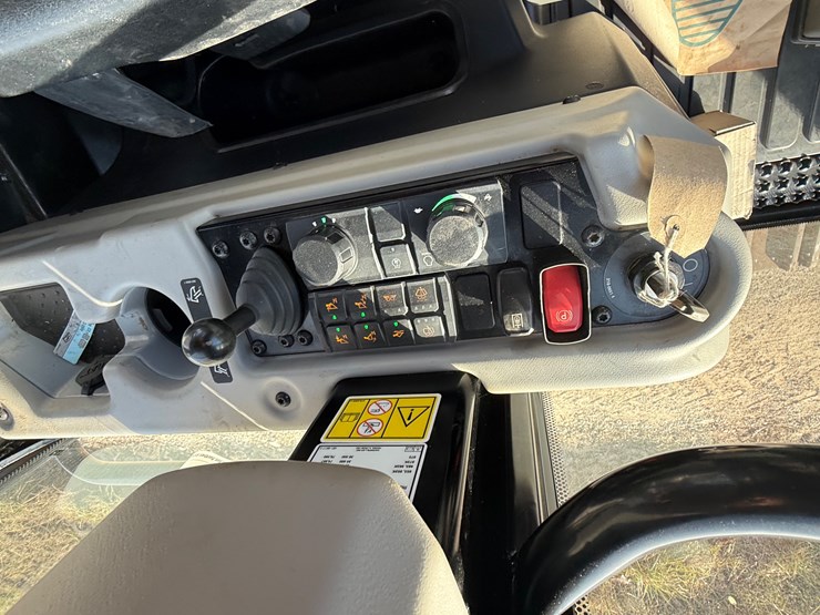 2023-caterpillar-953-image-56