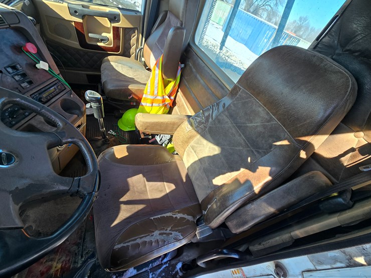 2012-freightliner-coronado-132-image-60