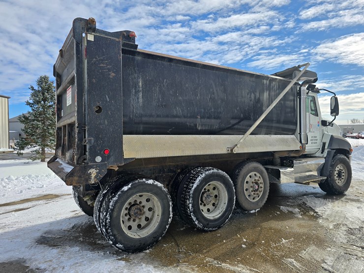 2012-caterpillar-660-image-18