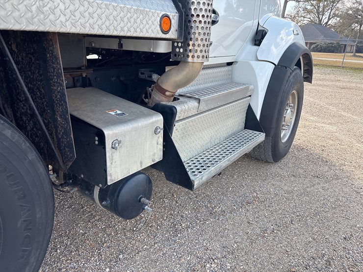 2024-kenworth-t880-image-7