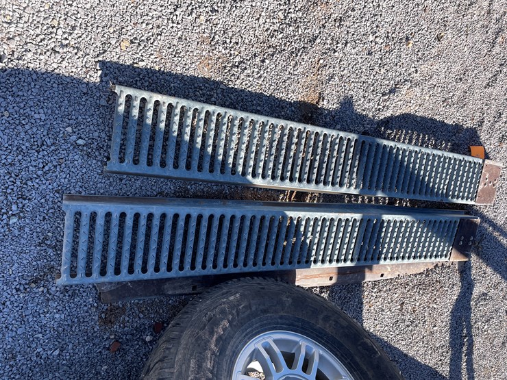 #3306-•-pallet,-ramps,-rims,-and-tires-image-3