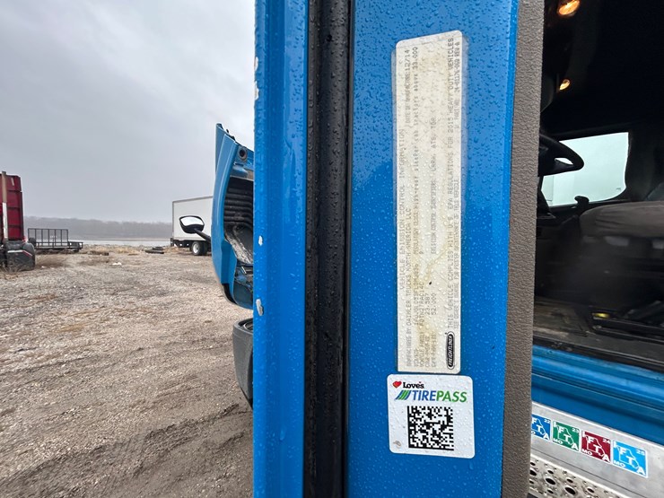 2015-freightliner-cascadia-125-image-102