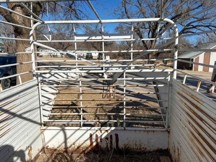 1999-gooseneck-livestock-trailer-image-13
