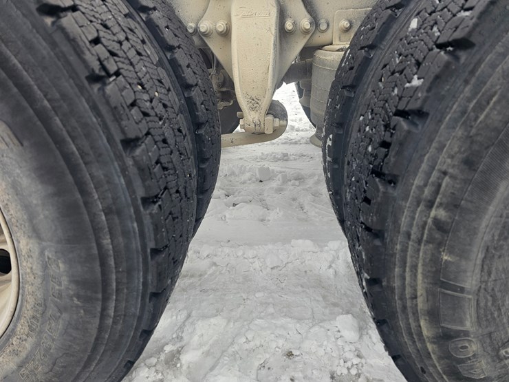 2007-freightliner-columbia-120-image-83