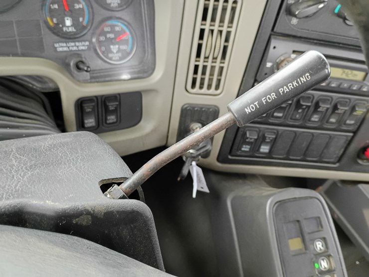 2011-international-transtar-8600-image-55