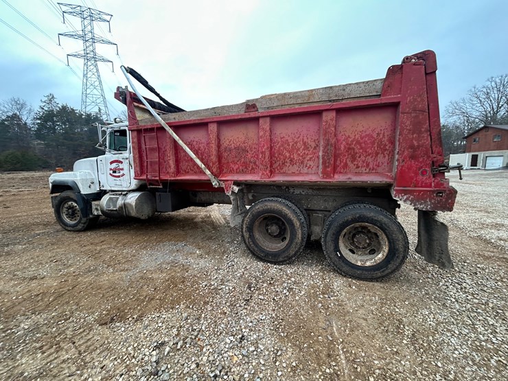 2001-mack-rd688s-image-7