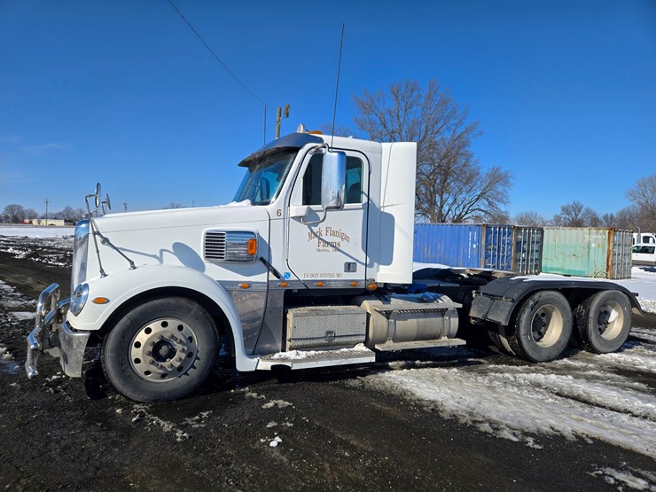 2012-freightliner-coronado-132-image-6