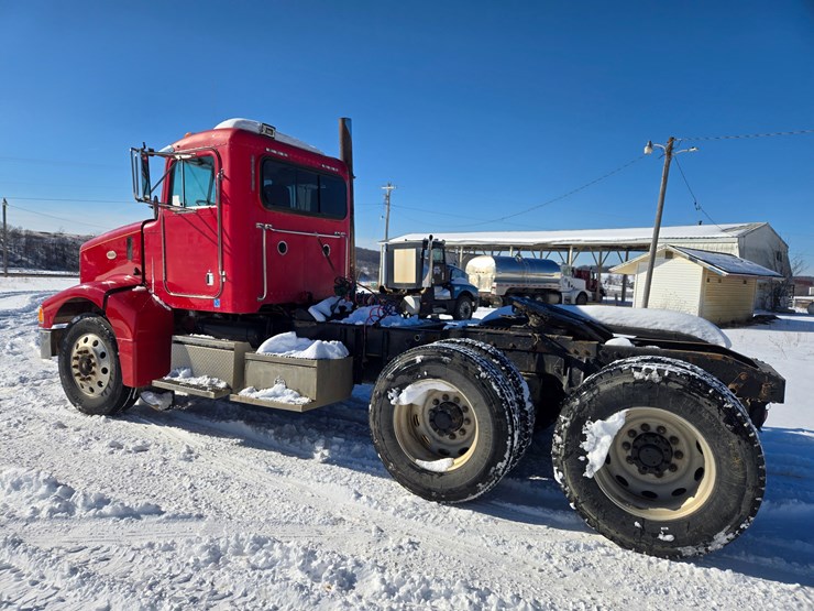 1996-peterbilt-385-image-11