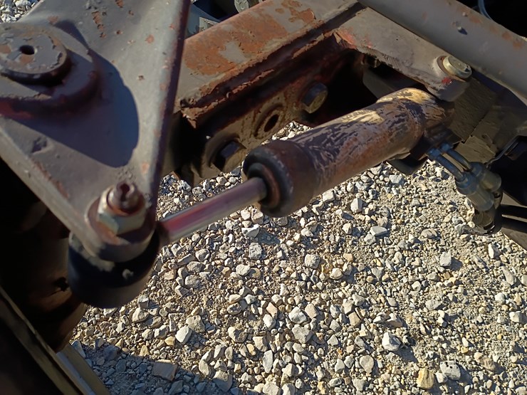 1983-massey-ferguson-240-image-33