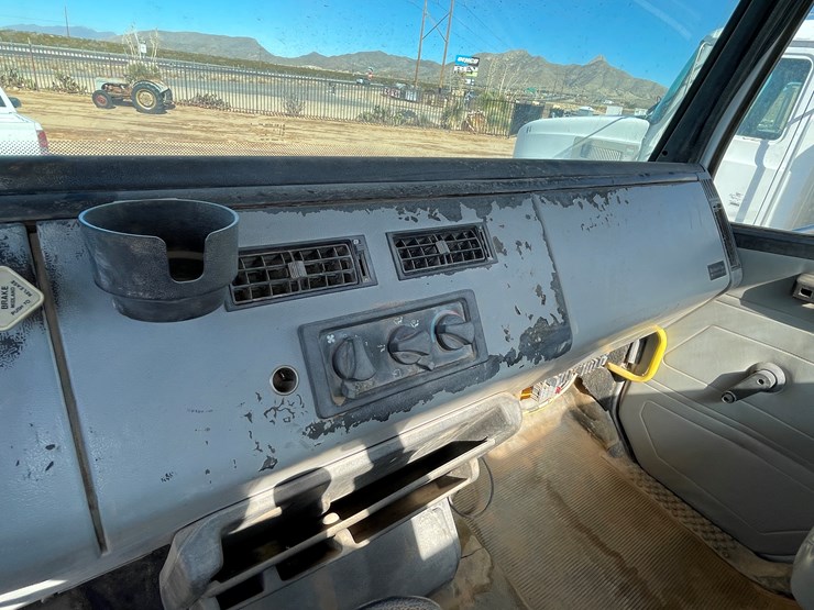 1996-freightliner-fl80-image-76