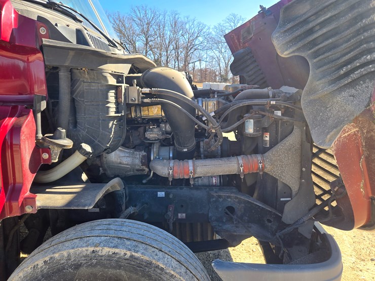 2014-freightliner-cascadia-125-image-43