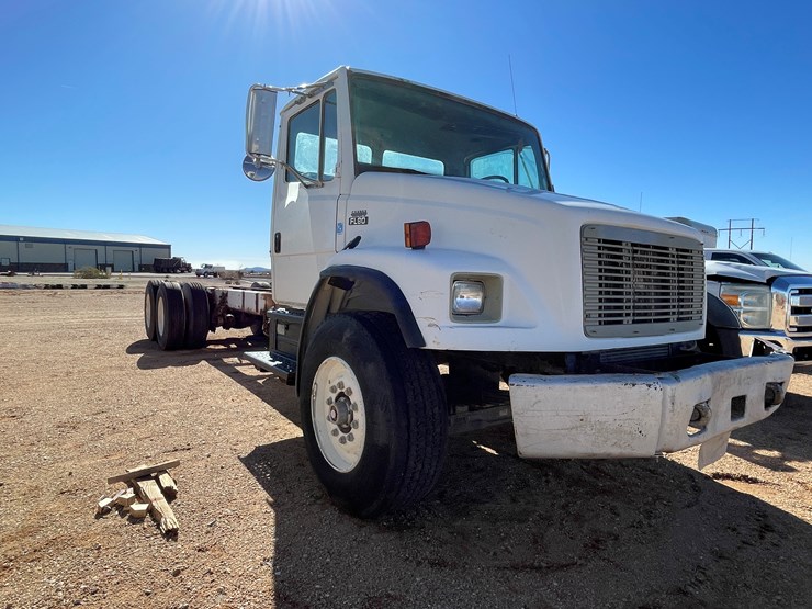 1996-freightliner-fl80-image-8