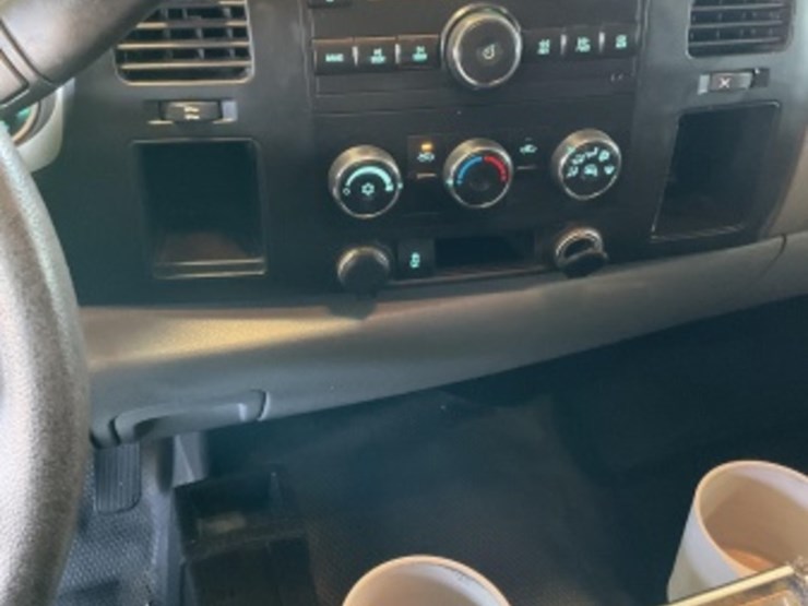 2014-chevrolet-silverado-2500-image-21