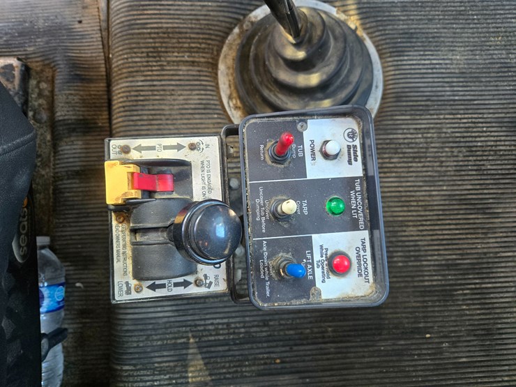 1995-freightliner-fld120-image-76