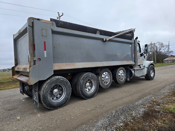 2020-peterbilt-567-image-33