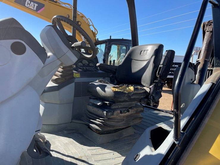 2012-caterpillar-420e-image-14