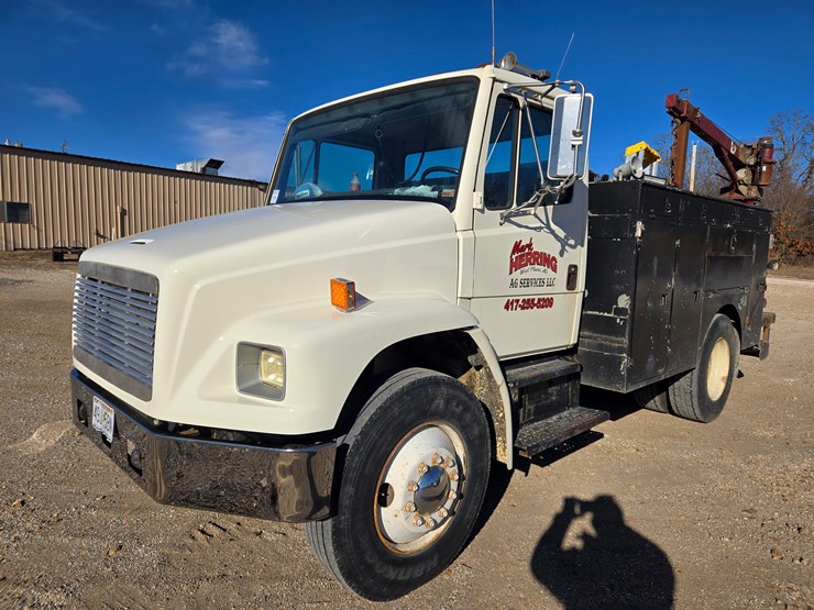 1996-freightliner-fl70-image-2