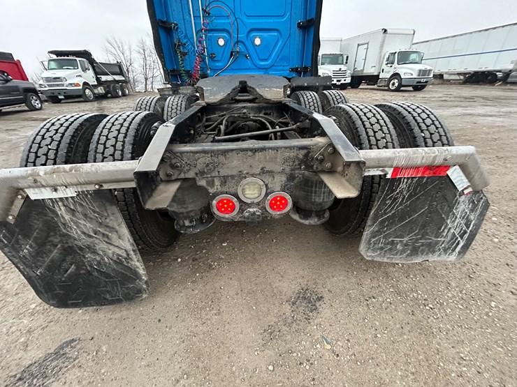 2015-freightliner-cascadia-125-image-90