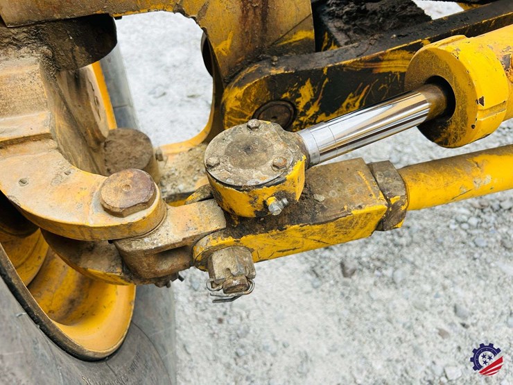 2003-volvo-g710b-image-67