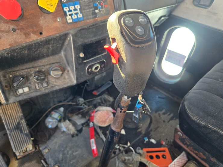 1996-peterbilt-385-image-63