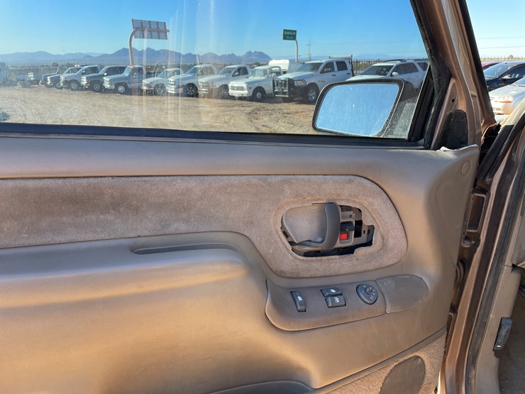 1997-chevrolet-k2500-image-12