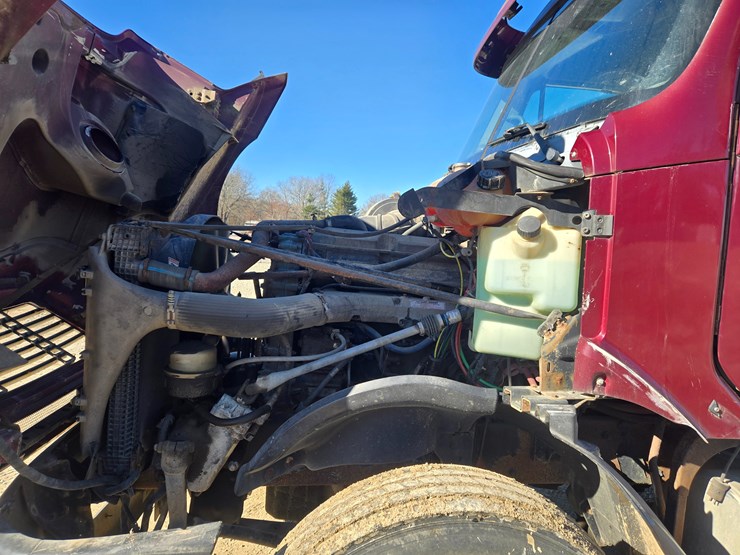 2002-freightliner-columbia-120-image-29