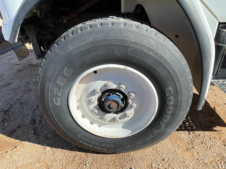 1996-freightliner-fl80-image-51