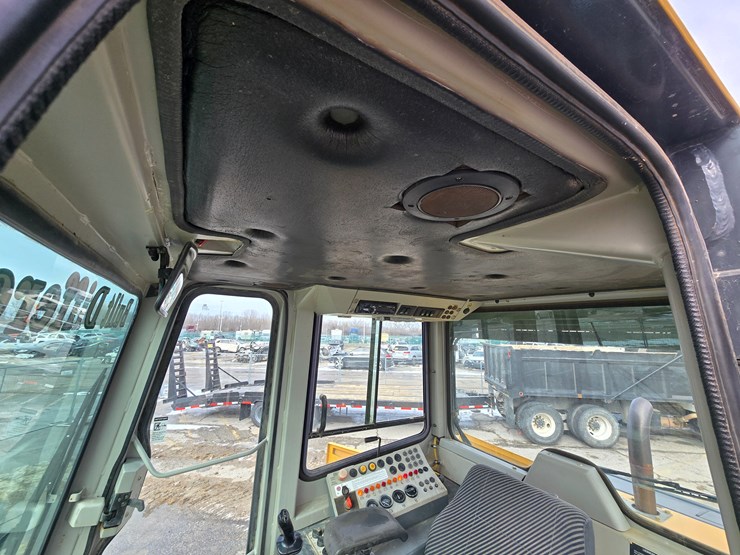 2004-deere-655c-image-53