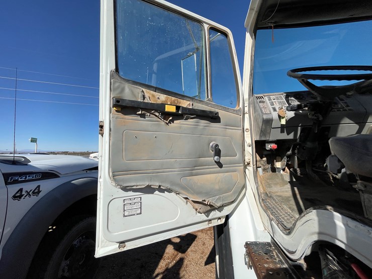 1996-freightliner-fl80-image-59